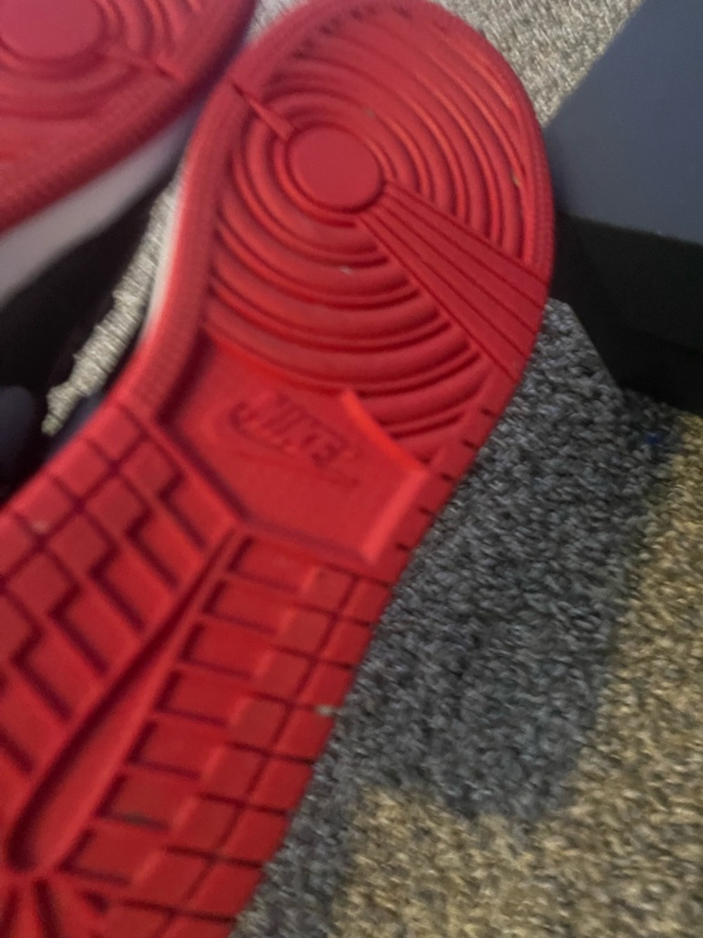 Nike Air Jordan 1 Mid - Black/Grey/Red - Picture 6 of 6